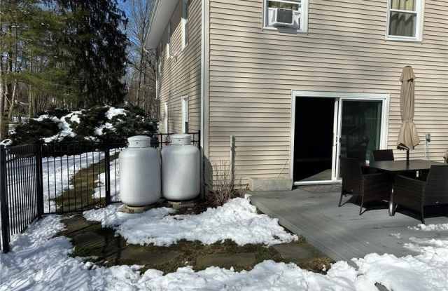 22 Lancaster Drive Gallery 2