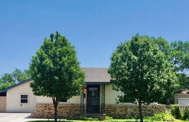 Updated 4 bedroom home in South Lawn - 4109 South Bonham Street, Amarillo, TX 79110