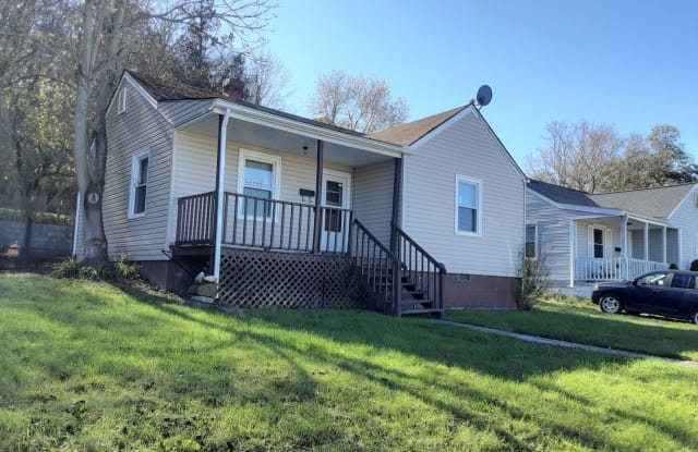301 Clement St - 301 Clement Street, Radford, VA 24141