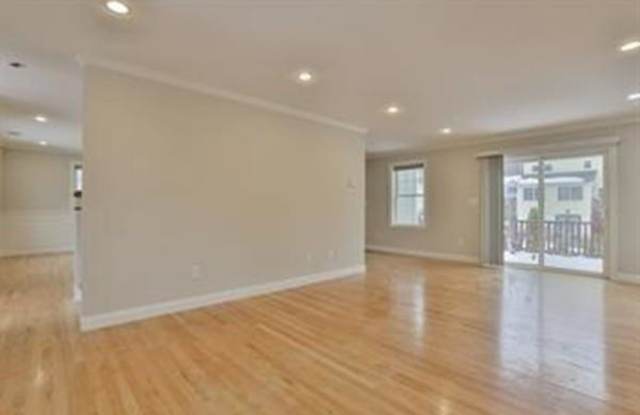 207 Renfrew St Gallery 3