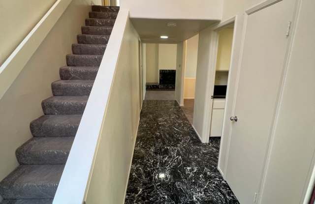 FOR LEASE - 3 Bedroom 2 Bath Spacious Creekside Village Condo in Ojai! Gallery 3