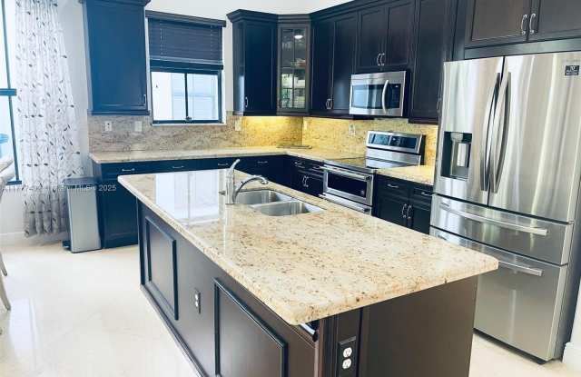 2735 NW 84th Ter photos photos