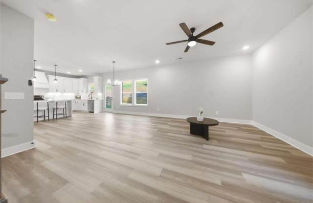 3035 Hamilton Road Gallery 3