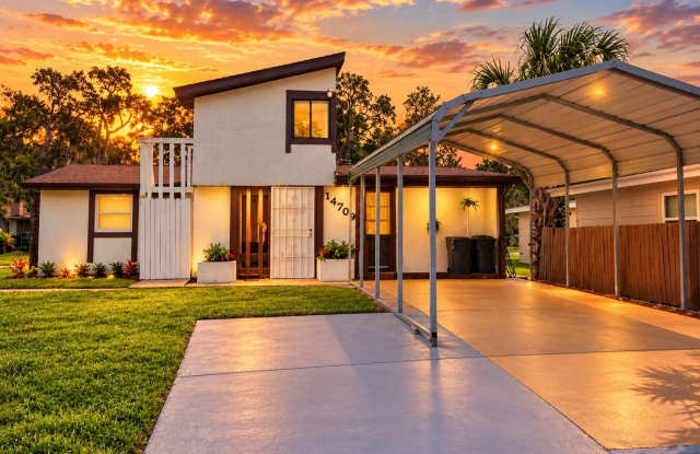 Charming Hudson Home with Character & Coastal Convenience! Gallery 1