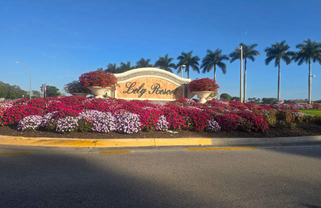 ** YOU WANT A STUNNING VIEW?   GATED COMMUNITY ** 2 BEDROOM PLUS A DEN\2 BATH LARGE COACH HOME AVAILABLE ** SEASONAL OR 6 MONTHS\1 DAY LEASE ** MYSTIC GREEENS AT LELY RESORT NAPLES FLORIDA ** STUNNING LAKE AND GOLF COURSE VIEWS ** Gallery 4