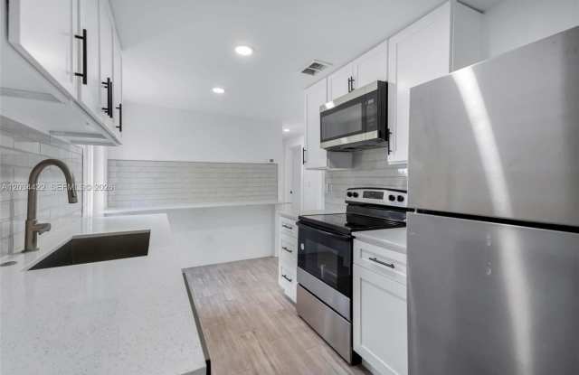 311 NW 12th Avenue -, Delray Beach, FL 33444 - 1738 Gallery 3