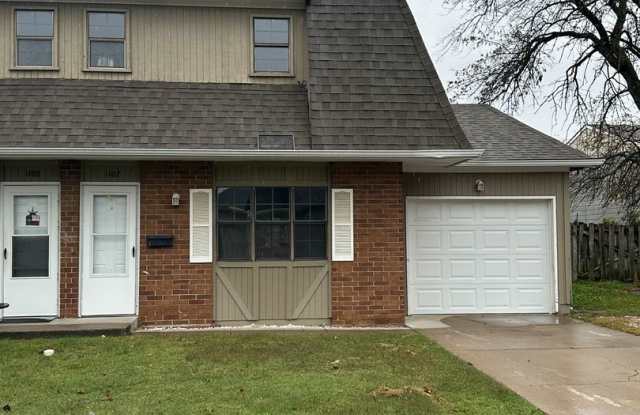 Pet-Friendly 2 Bed / 1.5 Bath Home – 1107 St. Louis Ave, Joplin, MO RENT-$995/DEPOSIT-$995 photos photos