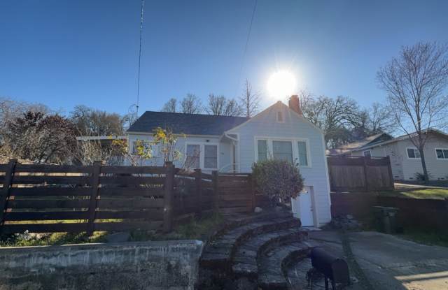 595 9th St photos photos