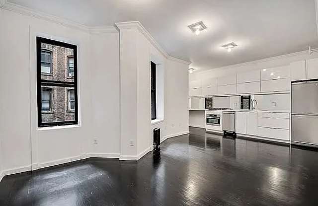 65 Bank St Apt 1 Gallery 1