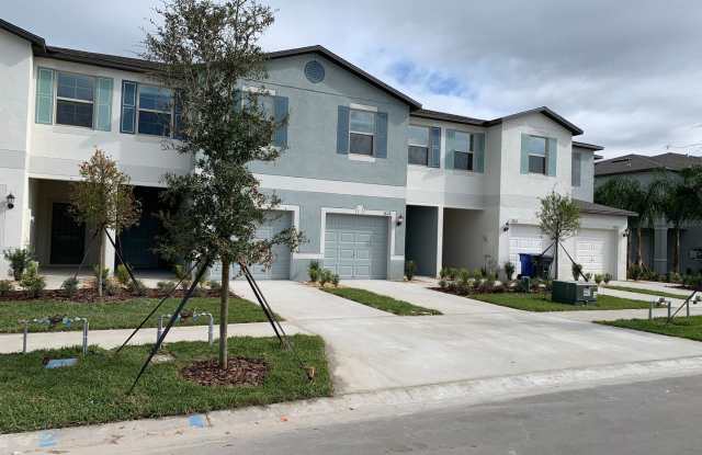 Well Maintained Townhouse in good location Gallery 4
