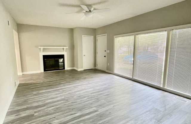 Crisp, Gorgeous, 3 Bed Home with Large Garage Gallery 1