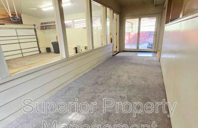 1880 Oxford Dr Gallery 4