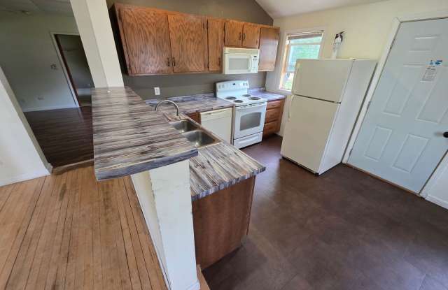 $1,395 |3Bd 1.5+Ba| 633 Hudson St| Available 06/01/2026! photos photos $1,395 |3Bd 1.5+Ba| 633 Hudson St| Available 06/01/2026! photos photos