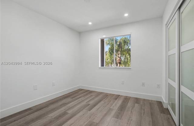 16240 SW 75th St Gallery 4