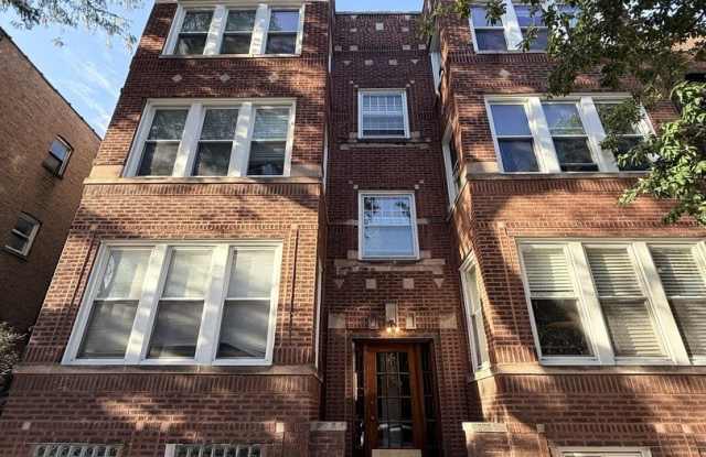 1470 W Winnemac Avenue Gallery 1