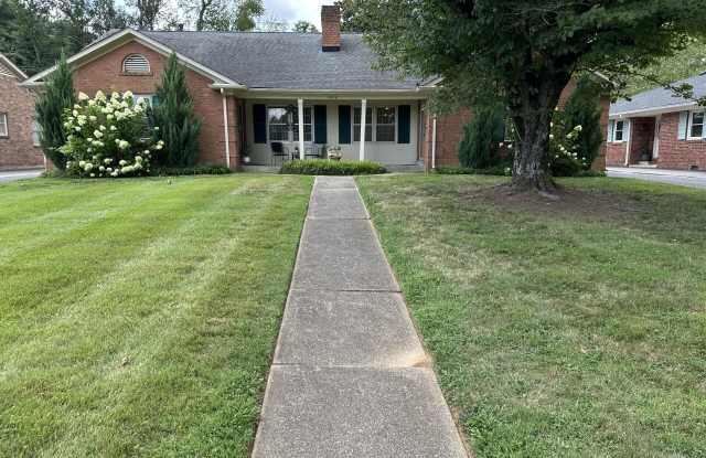 2008 Fontaine Road Gallery 1