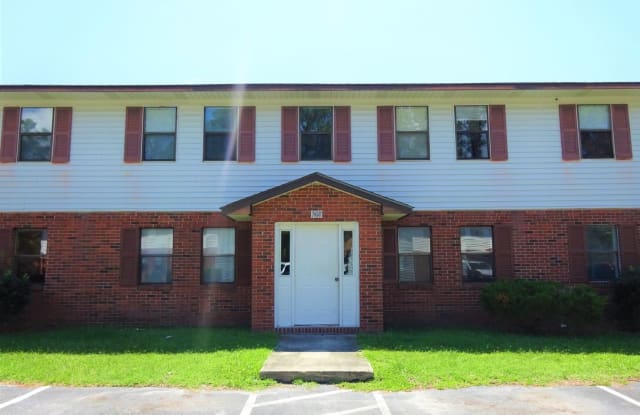 107 Ravenwood #C - 107 Ravenwood Dr, Jacksonville, NC 28546