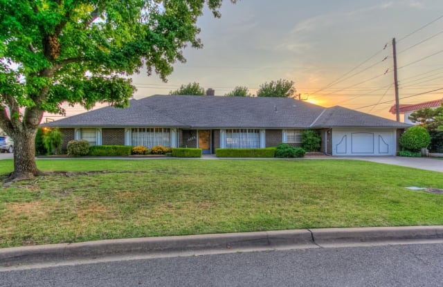 8209 Lakehurst Dr. - 8209 Lakehurst Drive, Oklahoma City, OK 73120