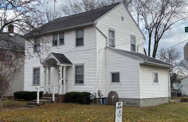 Three Bedroom House - 929 Chestnut Street, Ashland, OH 44805