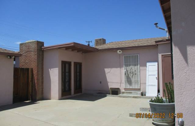 1 Bedroom, 1 Bathroom Back Unit Gallery 4