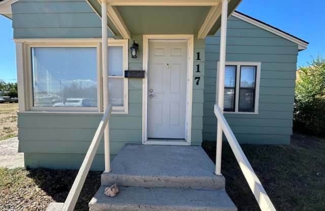 3 Bedroom 1 Bath Large House with Garage Many Amenities - 117 West Adams Avenue, Riverton, WY 82501 3 Bedroom 1 Bath Large House with Garage Many Amenities - 117 West Adams Avenue, Riverton, WY 82501