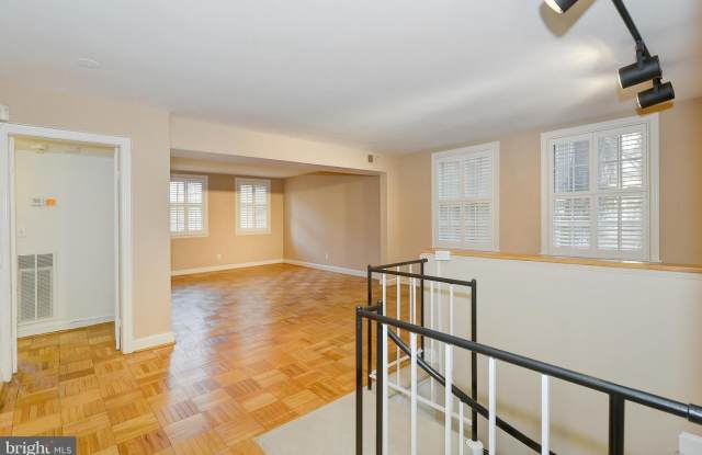2720 ORDWAY ST NW #2 Gallery 2