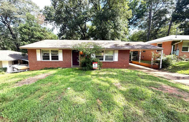 ** 3 Bedroom 1 Bath Located in Forest Hills ** Call 334-366-9198 to schedule a viewing photos photos