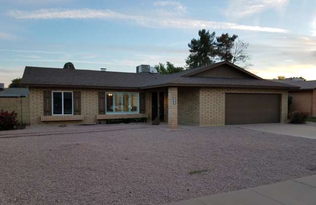 1105 W HERMOSA Drive - 1105 West Hermosa Drive, Tempe, AZ 85282