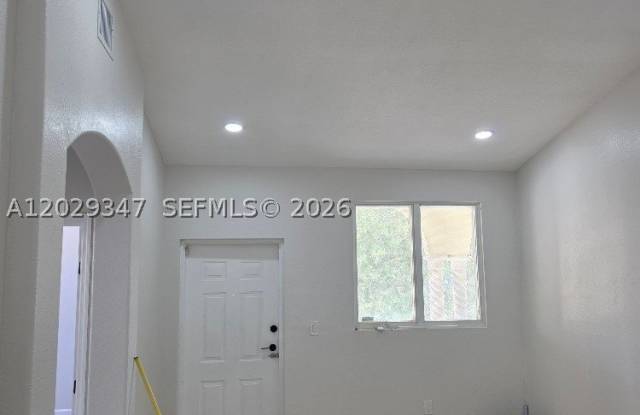 1661 SE 29th Ct Gallery 3