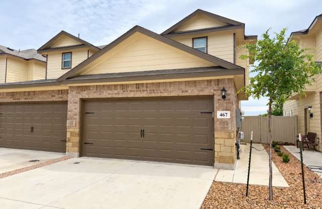 3bd/2.5ba Two-Story Duplex in Prime Location Gallery 1
