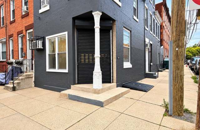 1770-00 N MASCHER Street Gallery 1