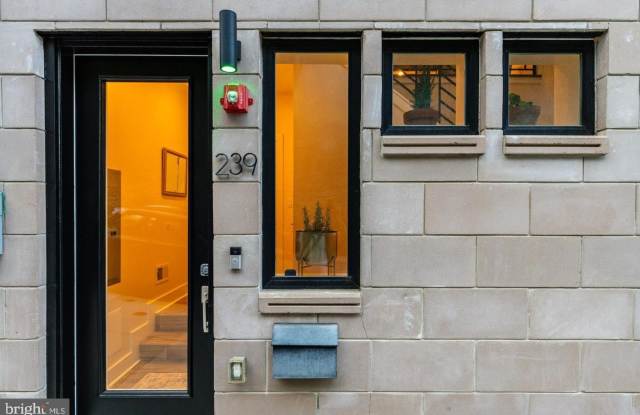 239 LYCEUM AVE Gallery 2