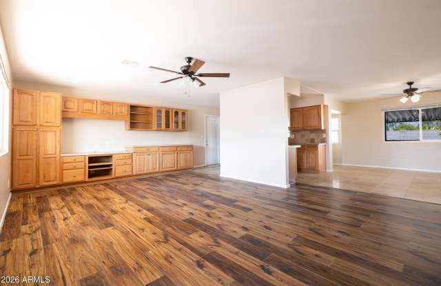 11208 N 105TH Avenue Gallery 4