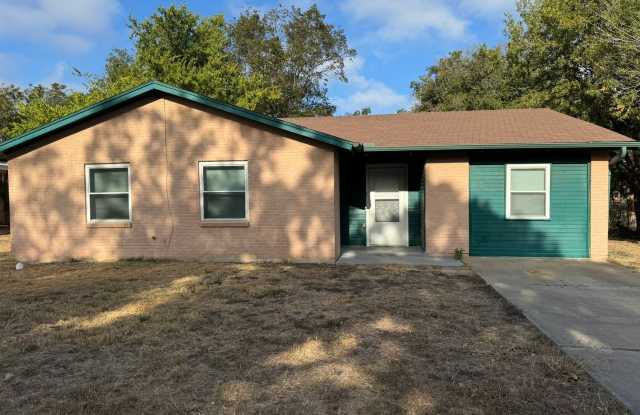 3 bedroom 1.5 bathroom house! - 116 Williams Street, Copperas Cove, TX 76522