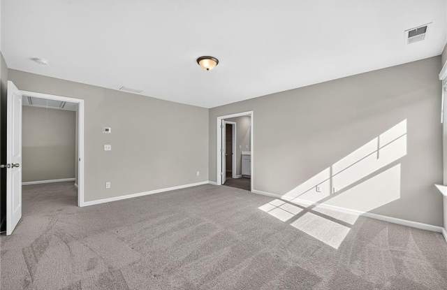 323 Golden Eagle Parkway Gallery 4