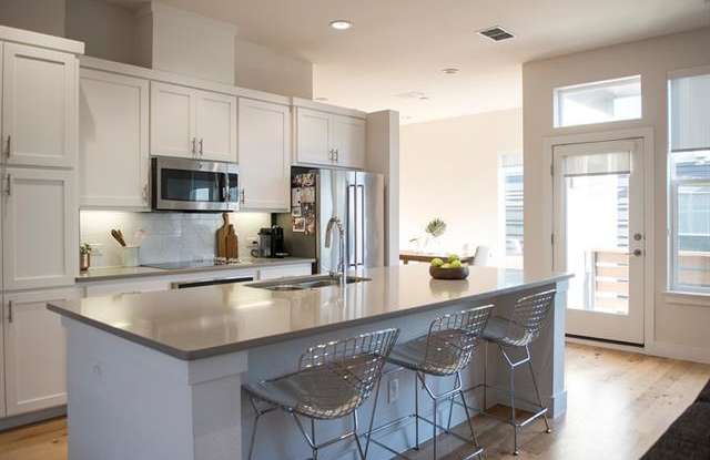 2452 Thatcher Drive Gallery 2