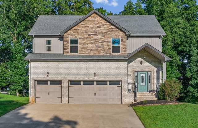 Pet Friendly Four Bedroom! Gallery 1