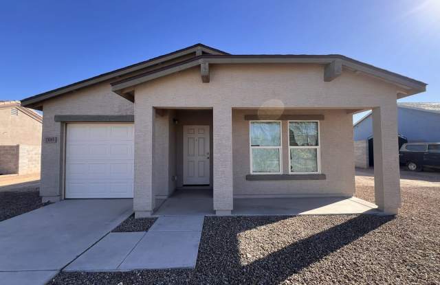 MOVE IN SPECIALS, INTERESTED? 4 BED | 2 BATH | SINGLE-LEVEL HOME - 15005 South Rory Calhoun Road, Arizona City, AZ 85123