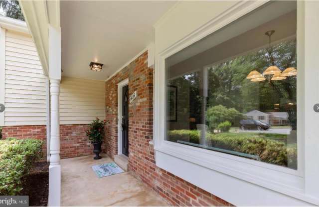 1606 MARY ELLEN Court Gallery 4