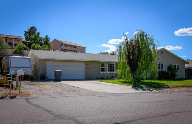 Bloomington Hills Beauty - 1654 Maplewood Way, St. George, UT 84790