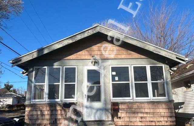 Bright Newly renovated Home in a Quiet West Toledo Neighborhood - 1758 Berkshire Place, Toledo, OH 43613