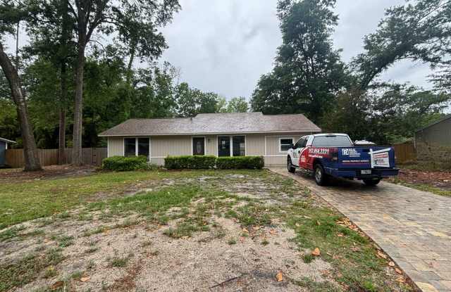 Newly renovated, WOW this will rent quick! photos photos