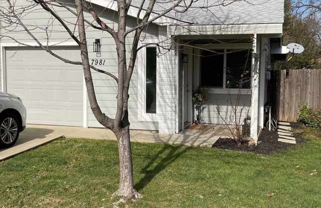 Roomy 2bdrm 1bath duplex off Fair Oaks Blvd near Madison Ave photos photos