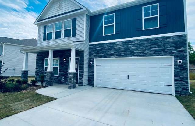 West Knoxville! 37931 - 4 bedroom, 2.5 bath home. Call Angie Merrick (865) 973-5596 photos photos