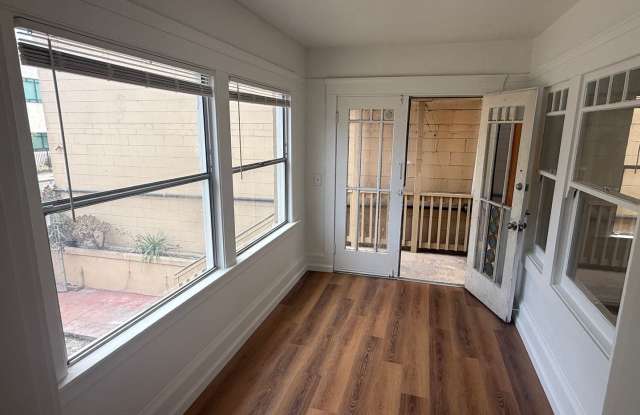 2 Bedroom Home Near Richmond City Hall Gallery 4