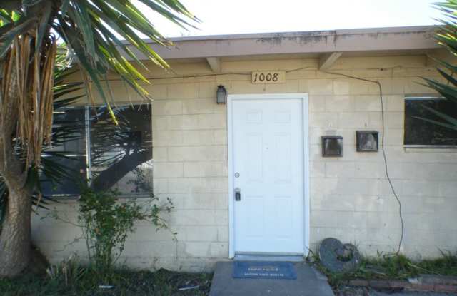 Clean and Bright 2 Bedroom 1 Bath Duplex photos photos