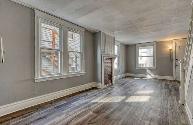 Newly Renovated 4 Bedroom 1 Bathroom Home in Harrisburg Gallery 3