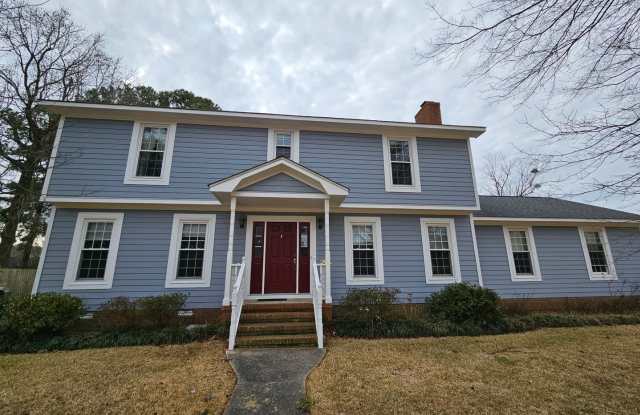 Beautiful Must See 4Bedroom Home on Country Club! - 1009 Pine Valley Road, Jacksonville, NC 28546