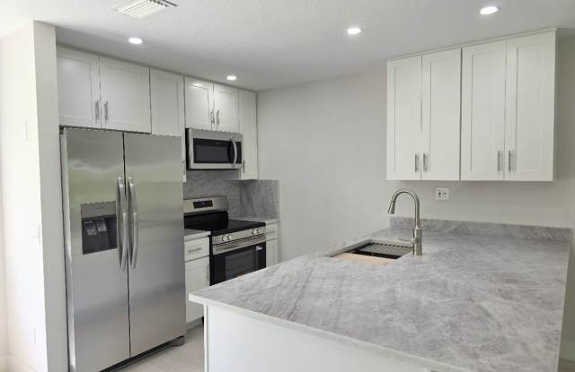 Waterfront 2 Bedroom, 2 Bath Condo with Dock Gallery 3