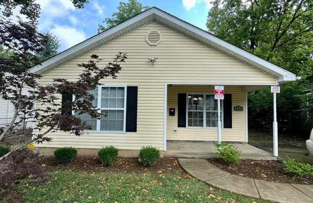 Now Pre Leasing Fall Semester 2025 - 729 Addison Avenue, Lexington, KY 40504